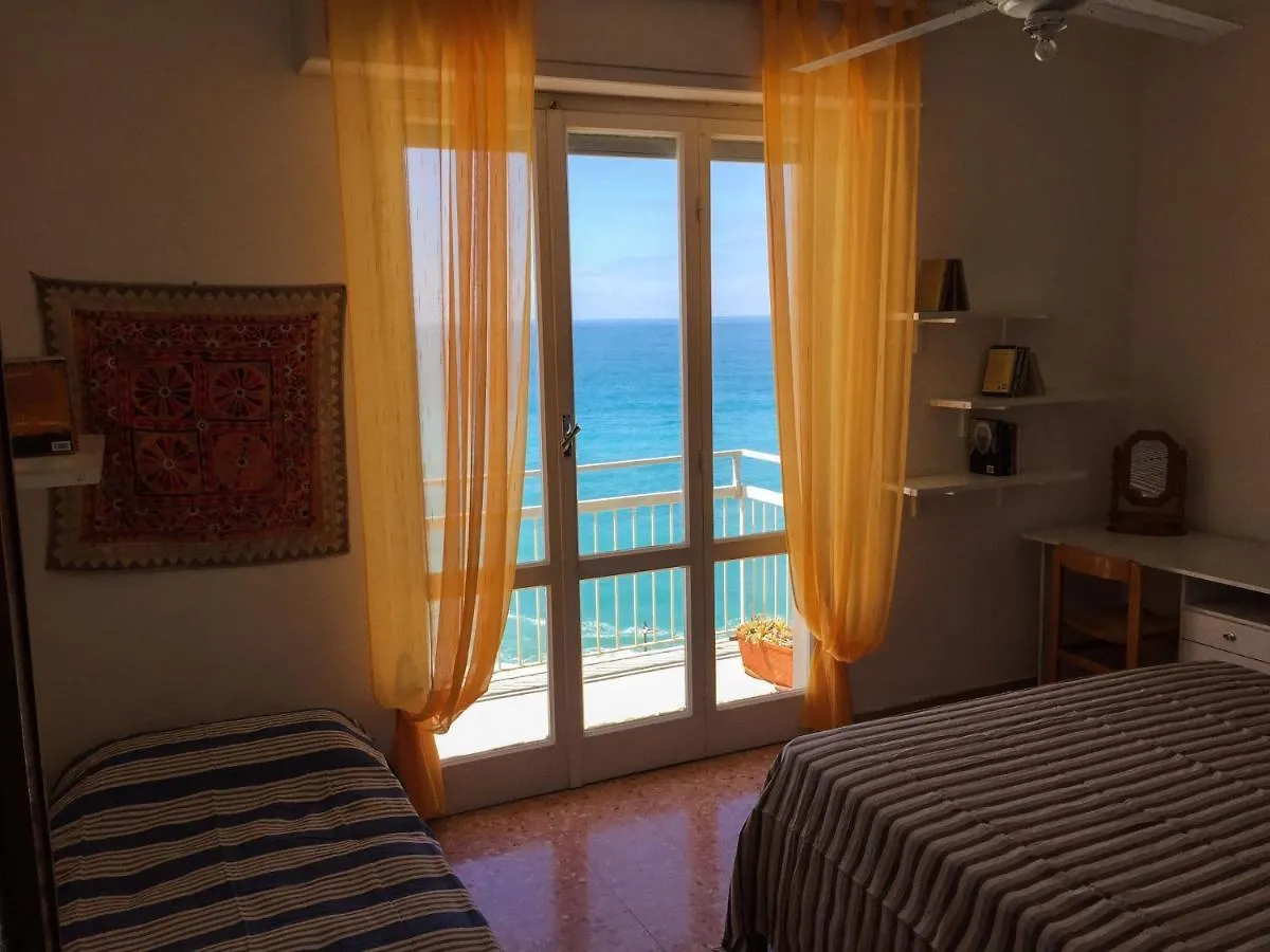 Apartment Casa Blumele, Appartamento Completo, 100Mq, Lgbtqplus Friendly Deiva Marina Italy
