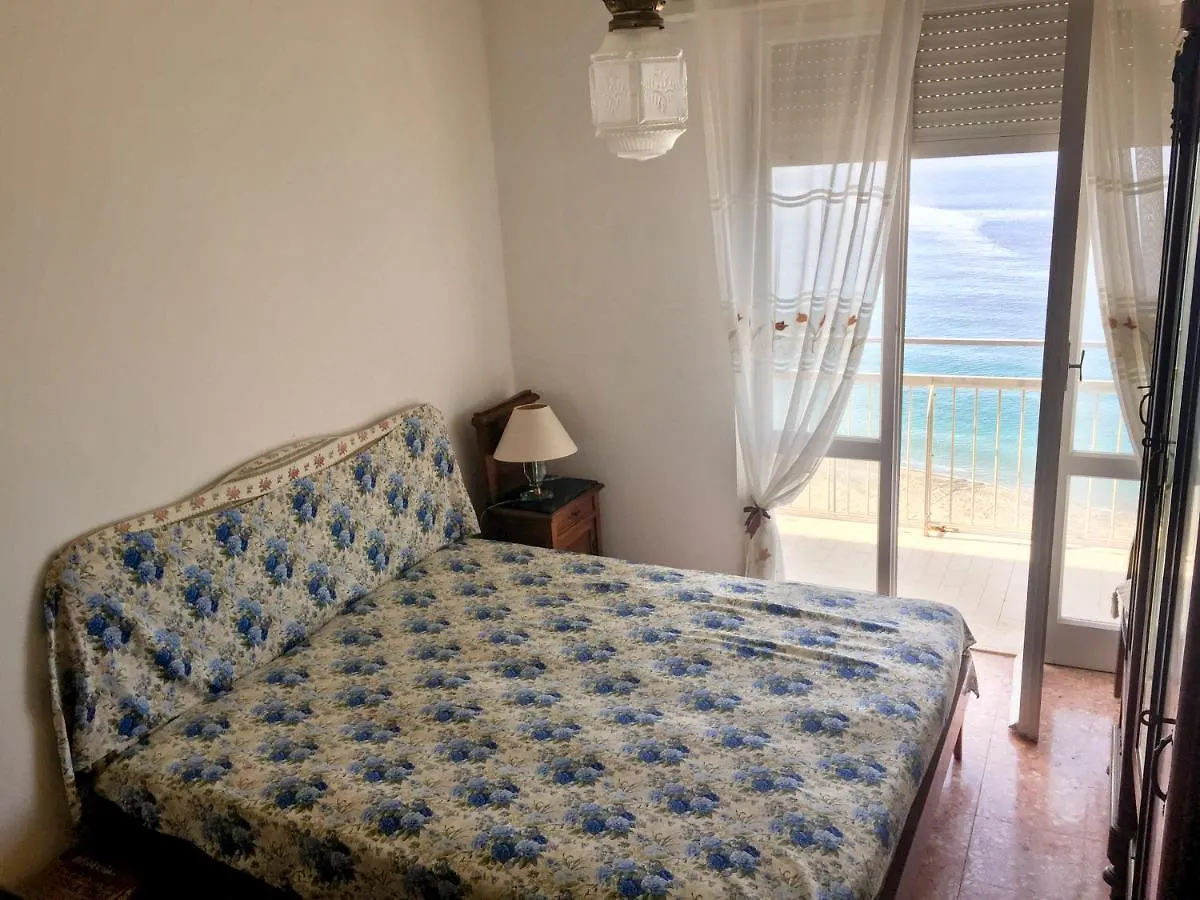 Apartment Casa Blumele, Appartamento Completo, 100Mq, Lgbtqplus Friendly Deiva Marina Italy